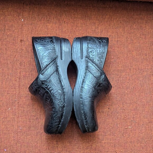 Scandi Girl Dansko Tooled Black Clogs Shoe Professional Boho Nurse Slip On - Picture 6 of 9